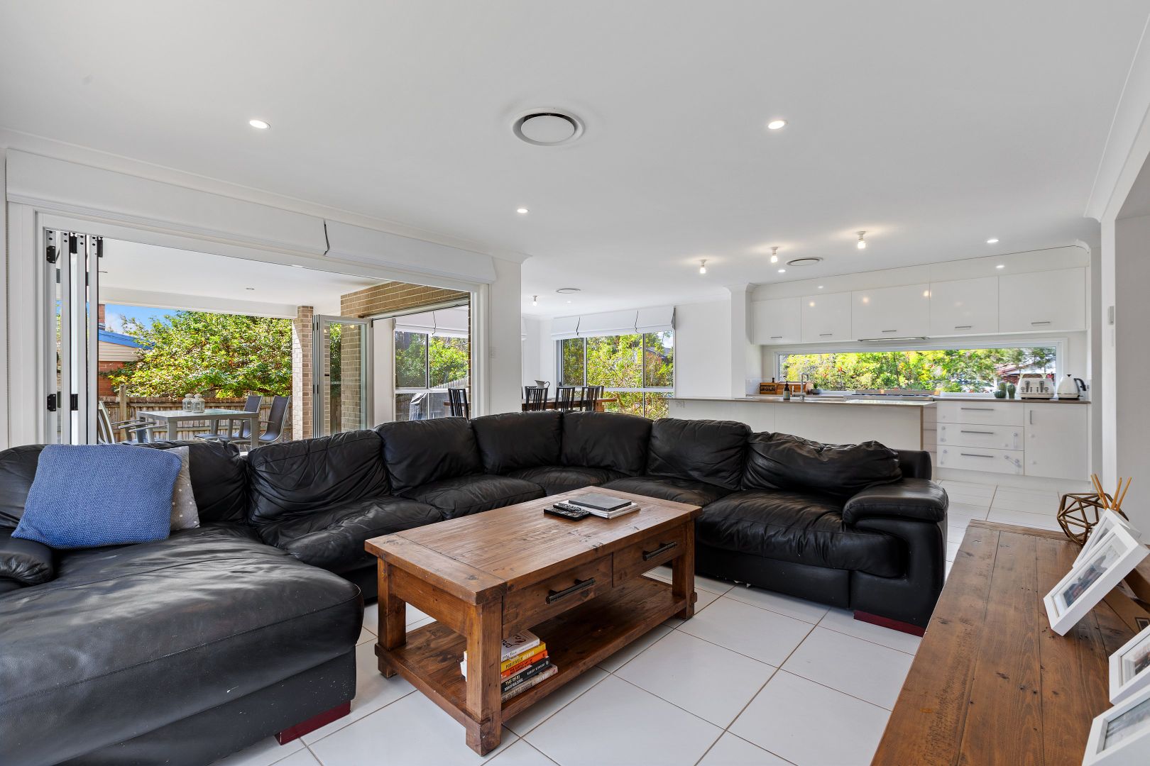 42 David Road, Holland Park QLD 4121, Image 2