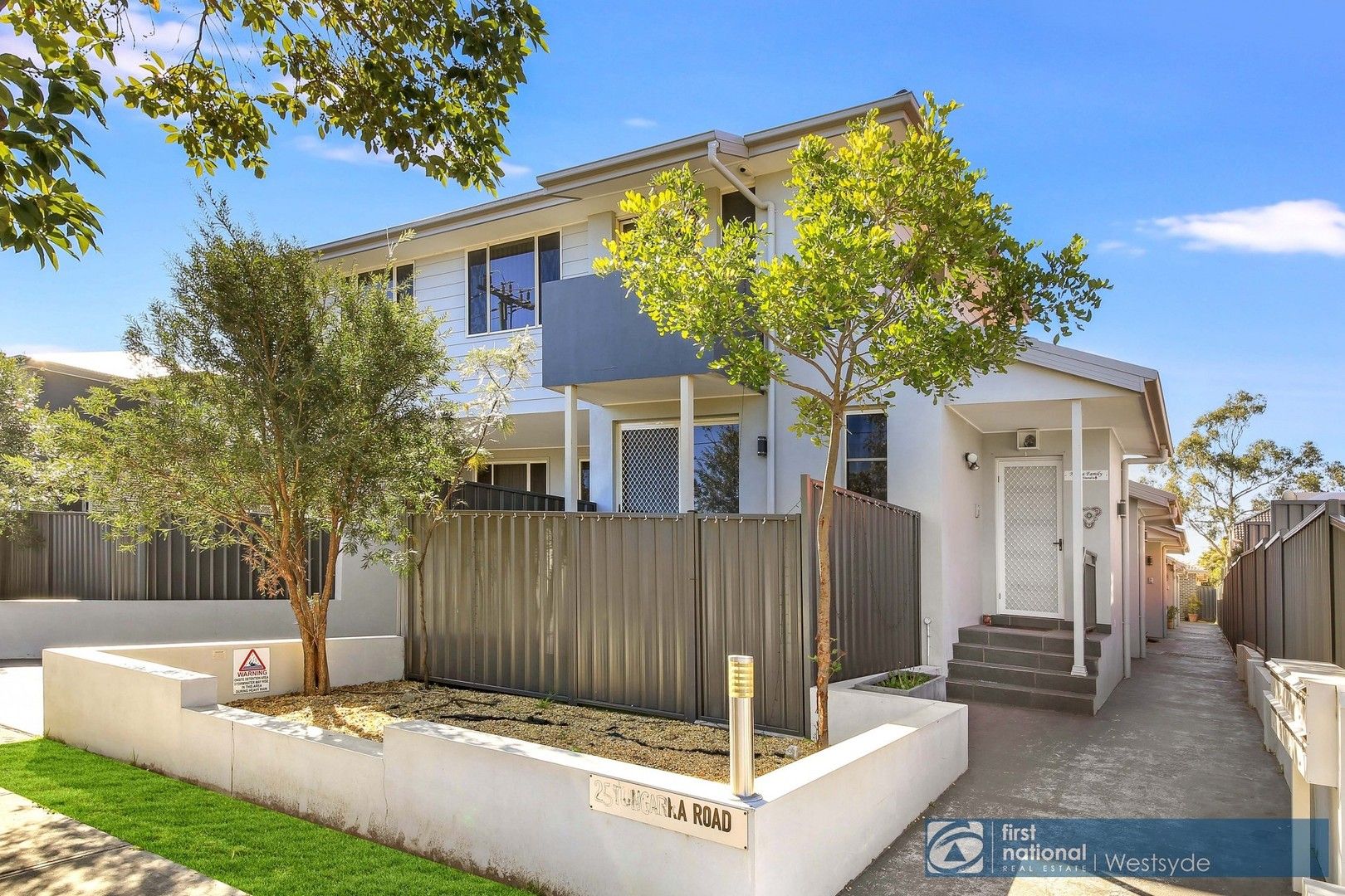 3 bedrooms Townhouse in 2/25 Tungarra Road GIRRAWEEN NSW, 2145