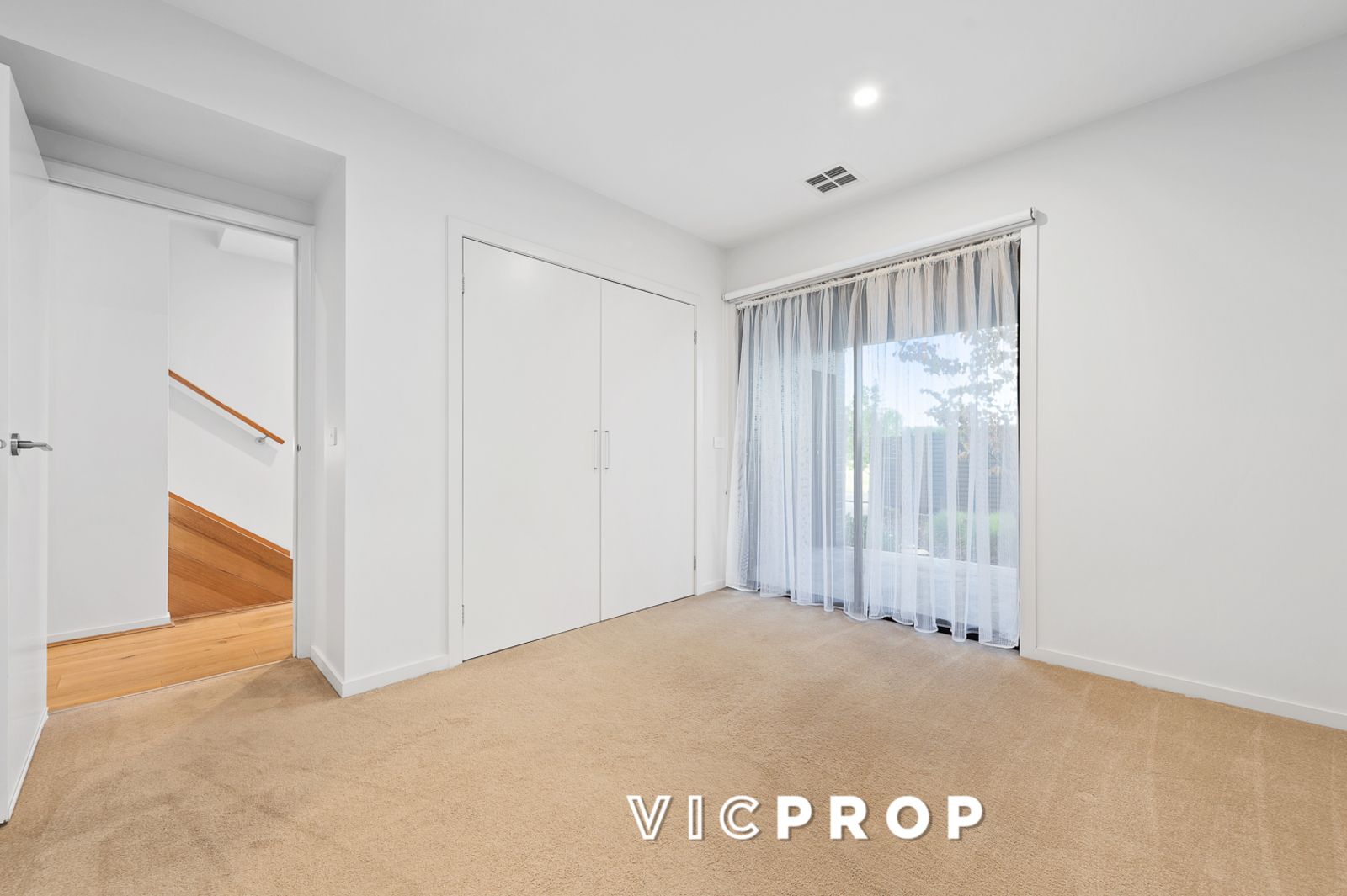 10 Broadside Walk, Point Cook VIC 3030, Image 2