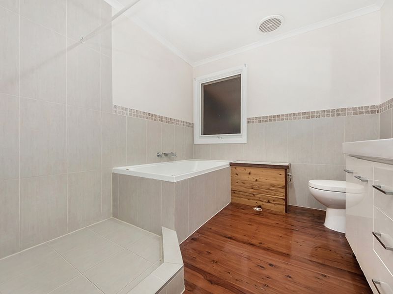 1 Timberlea Close, Bradbury NSW 2560, Image 2