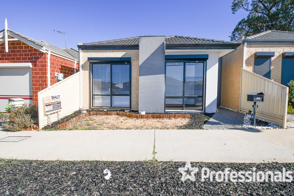 3 bedrooms House in 9 Catani Way LAKELANDS WA, 6180