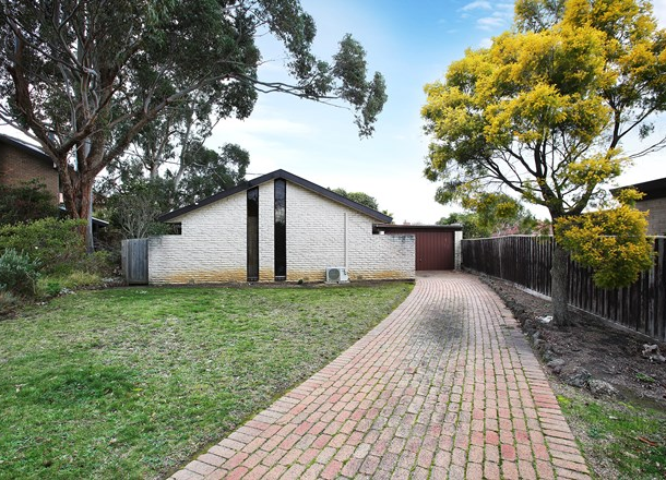 13 Deanswood Close, Wantirna South VIC 3152