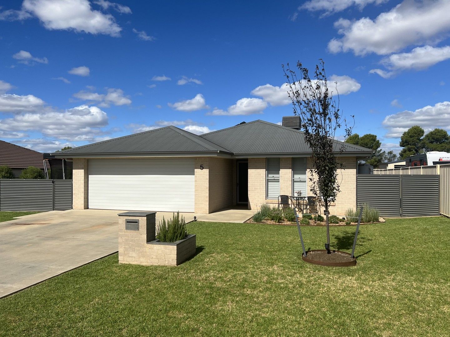 4 bedrooms House in 5 Mossgiel Close PARKES NSW, 2870