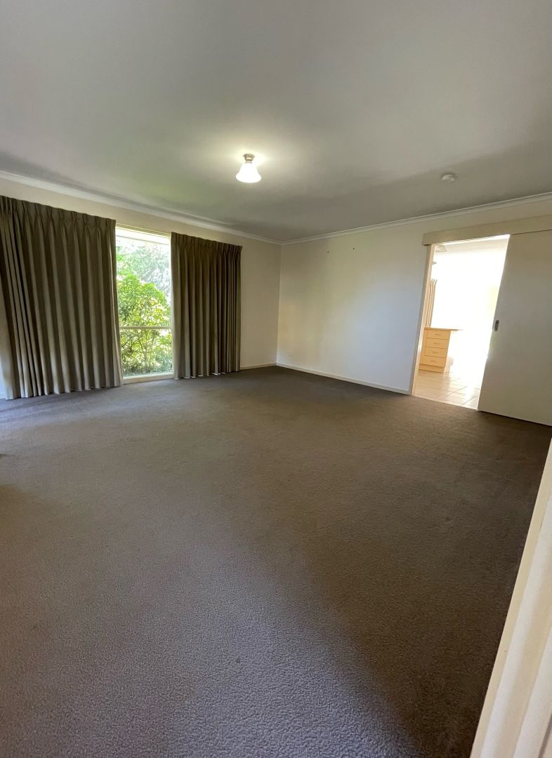 28 Kathryn St, Romsey VIC 3434 House For Rent Domain