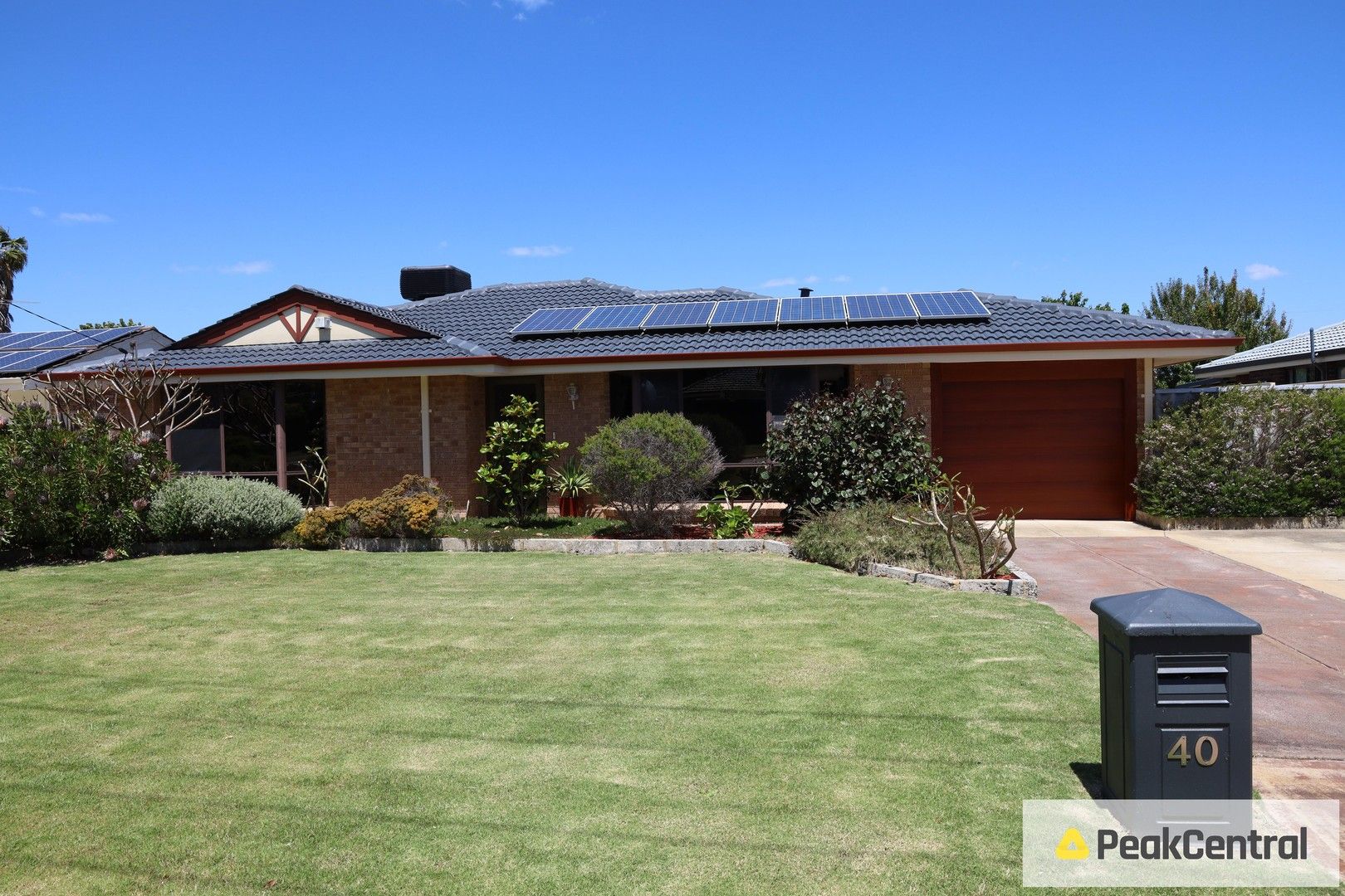 3 bedrooms House in 40 Sanderling Drive THORNLIE WA, 6108