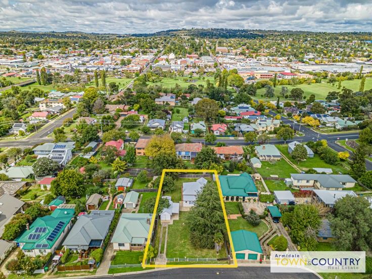 16 Wade Avenue, Armidale NSW 2350, Image 1