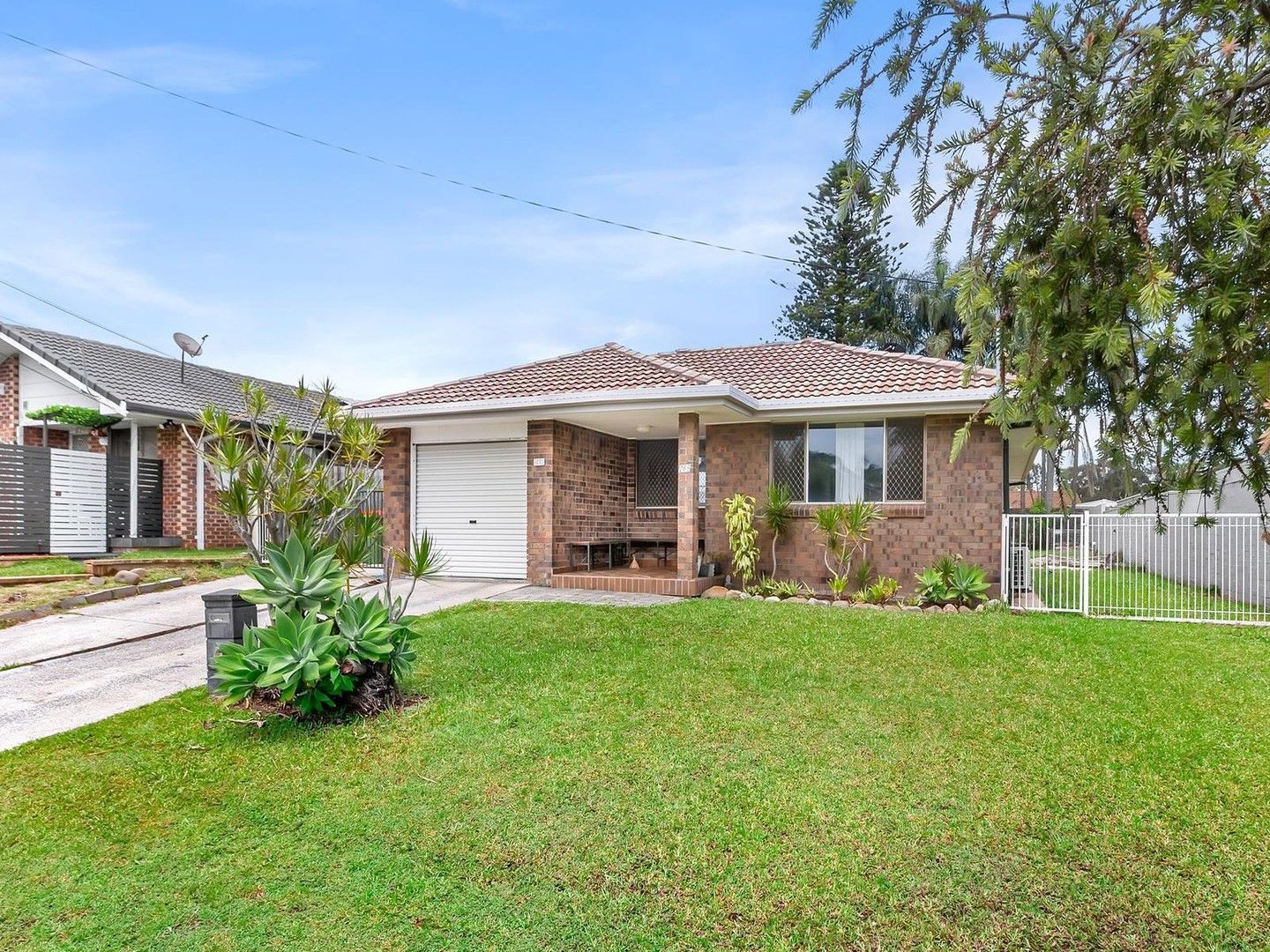 3 bedrooms House in 269 Benowa Road BENOWA QLD, 4217