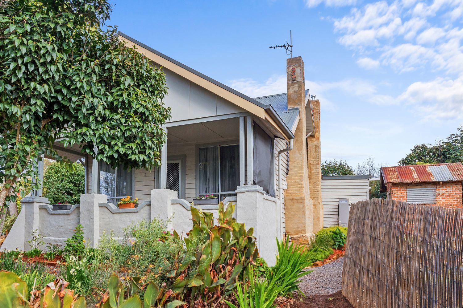 2 bedrooms House in 1 Louis Street LONG GULLY VIC, 3550