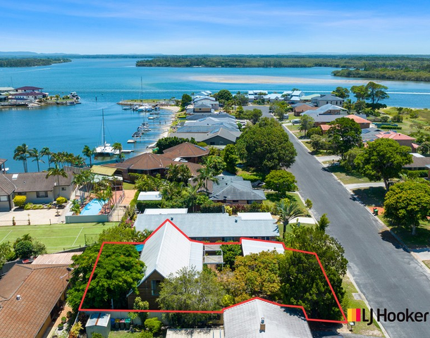 11 The Peninsula , Yamba NSW 2464