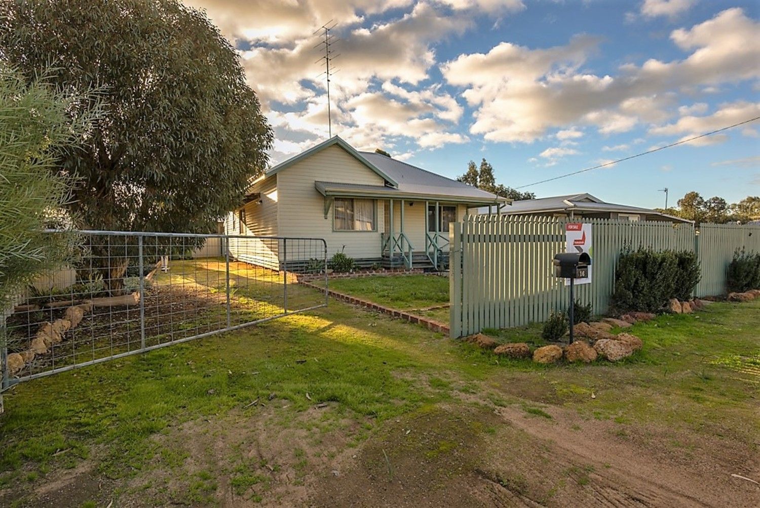 16 Knight Street, Northam WA 6401, Image 1