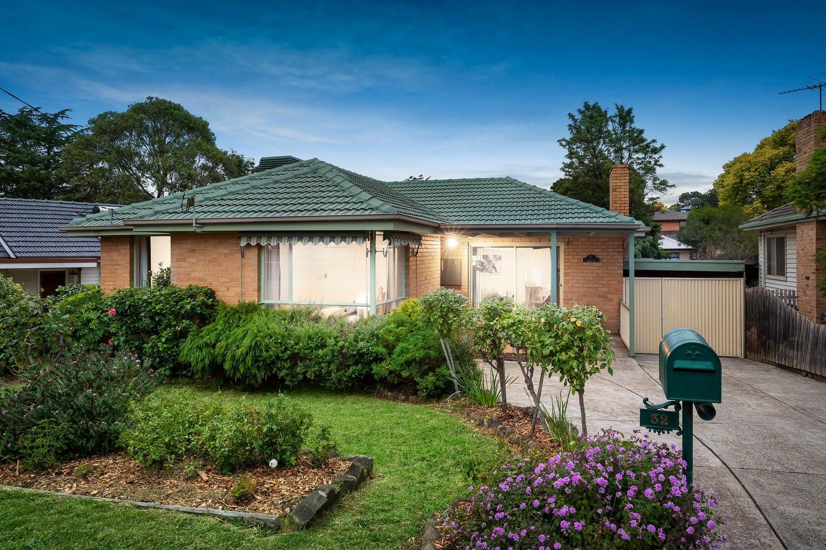4 bedrooms House in 32 Amiet Street GREENSBOROUGH VIC, 3088