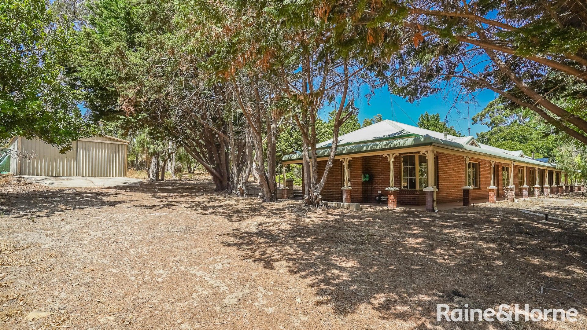 5 bedrooms House in 16 Bouvard Drive BOUVARD WA, 6211