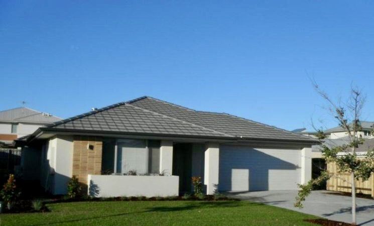 3 bedrooms House in 8 Stellaria Avenue HALLS HEAD WA, 6210