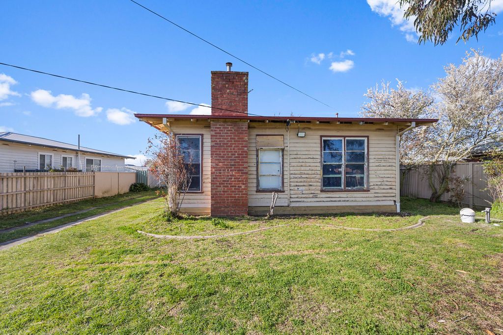 3 bedrooms House in 2 Verbenna Grove WENDOUREE VIC, 3355