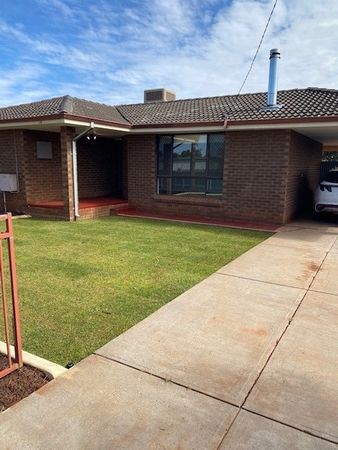 3 bedrooms House in 30 Phoenix Place SOUTH KALGOORLIE WA, 6430