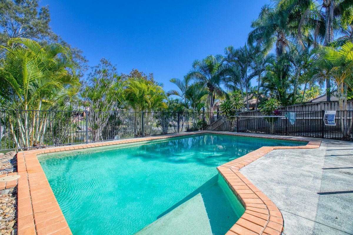 5 bedrooms House in 15 Witt Avenue CARRARA QLD, 4211