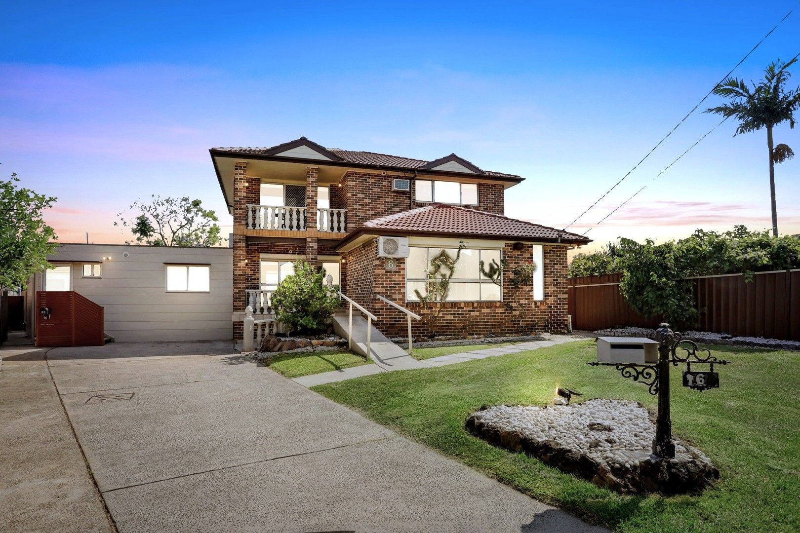 8 bedrooms House in 6 Tumut Close BANKSTOWN NSW, 2200