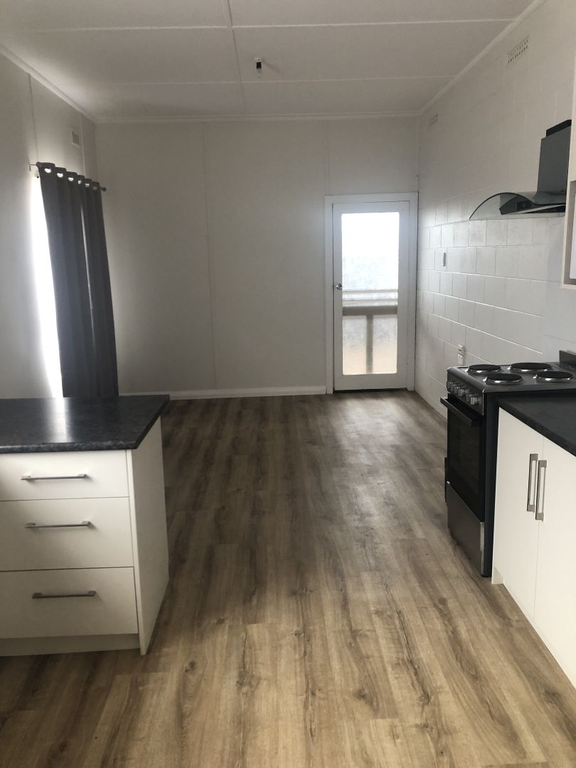 112 Gratwick Road, Loxton SA 5333 House For Rent 340 Domain