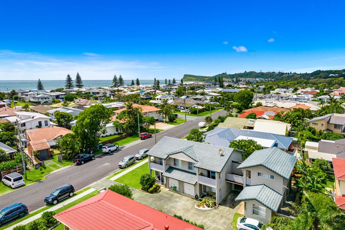 3 bedrooms Townhouse in 2/32 Gibbon Street LENNOX HEAD NSW, 2478