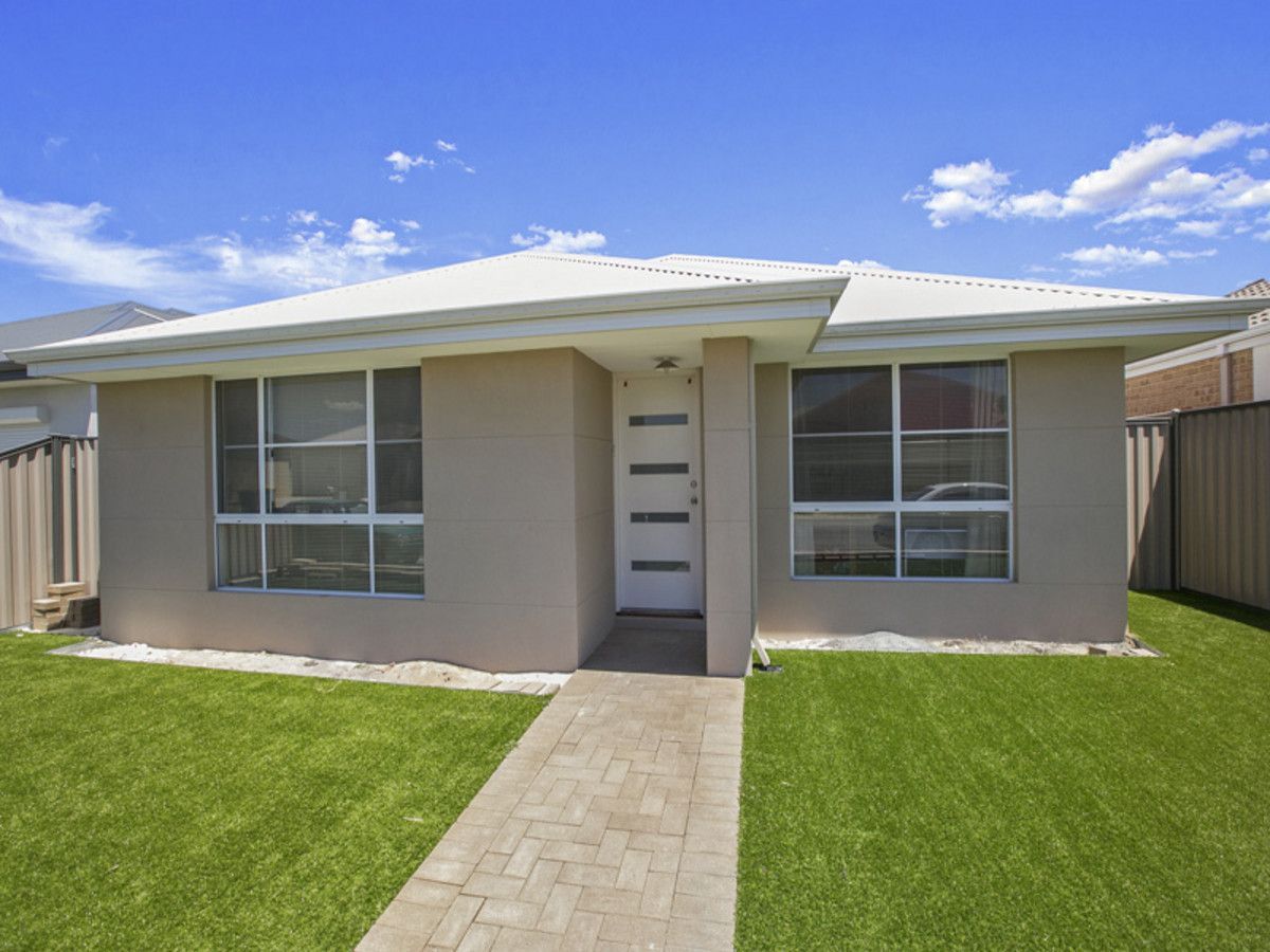 3 bedrooms House in 8 Padua Road PIARA WATERS WA, 6112