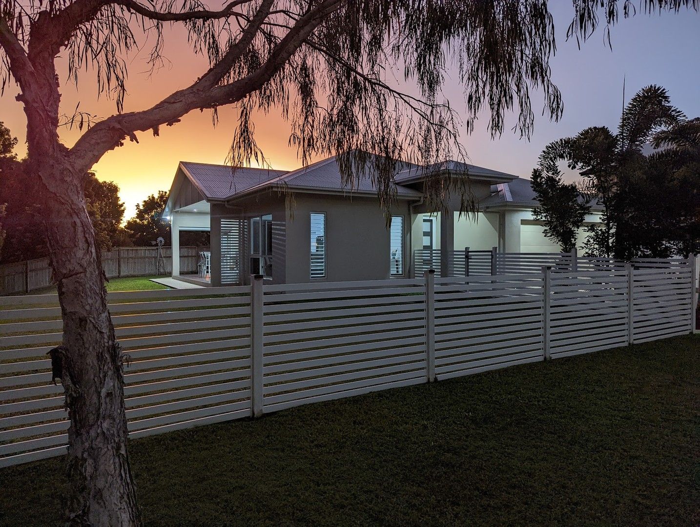 4 bedrooms House in 27 Dune Parade BUSHLAND BEACH QLD, 4818