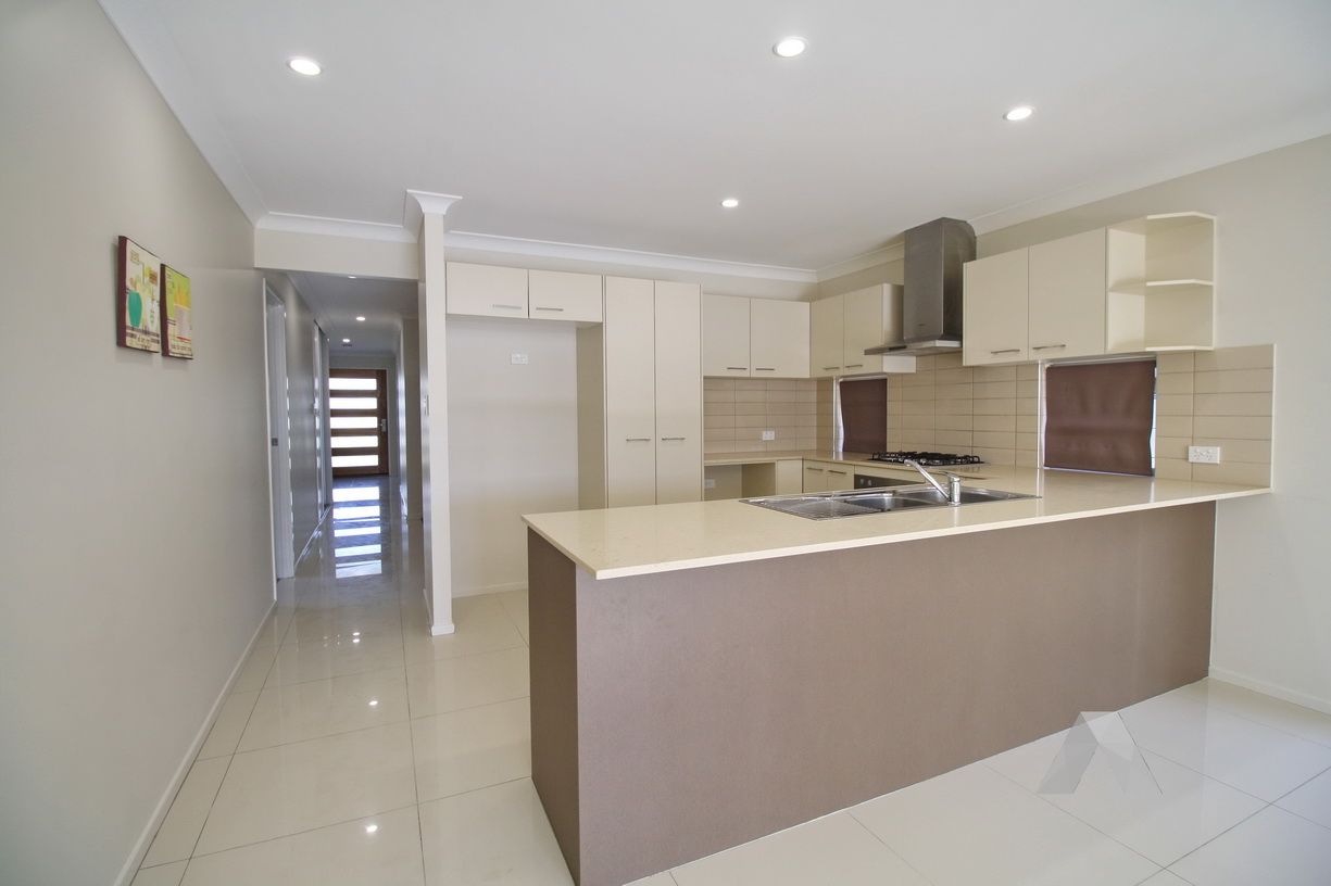 4 bedrooms House in 25 Calm Crescent SPRINGFIELD LAKES QLD, 4300