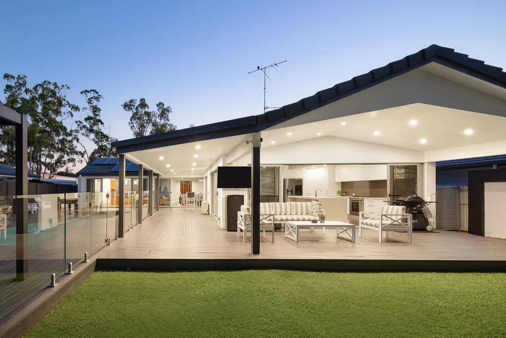 5 Goolagong Court, Broadbeach Waters QLD 4218