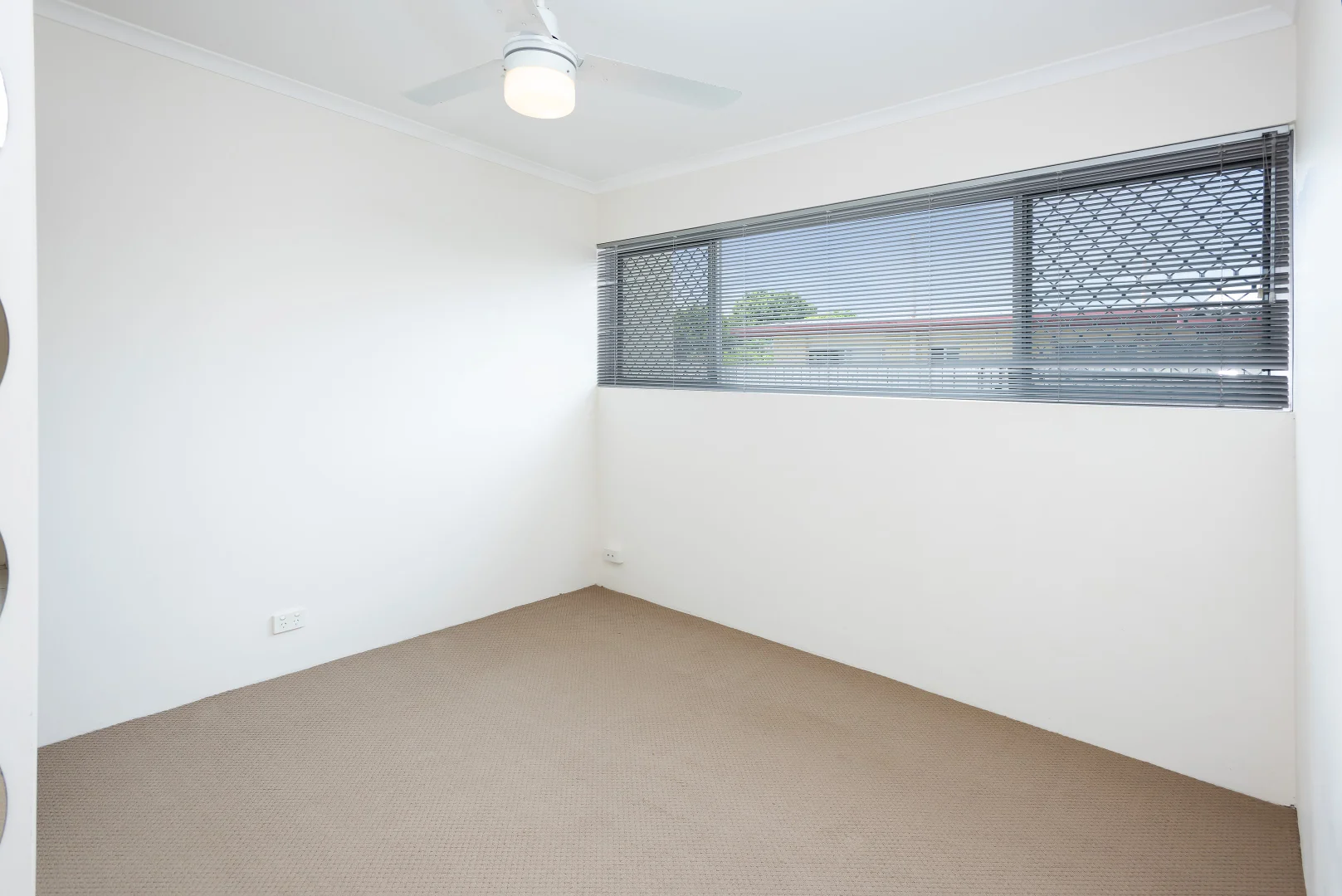 Additional image 3 of 2/27 Mallard Avenue, Paradise Point QLD 4216