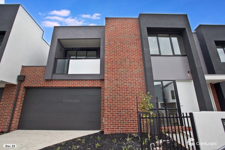 3 bedrooms Townhouse in 28 Teague Crescent BRAYBROOK VIC, 3019