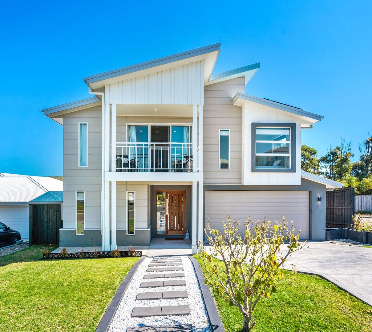 4 bedrooms House in 117 Surfside Drive CATHERINE HILL BAY NSW, 2281