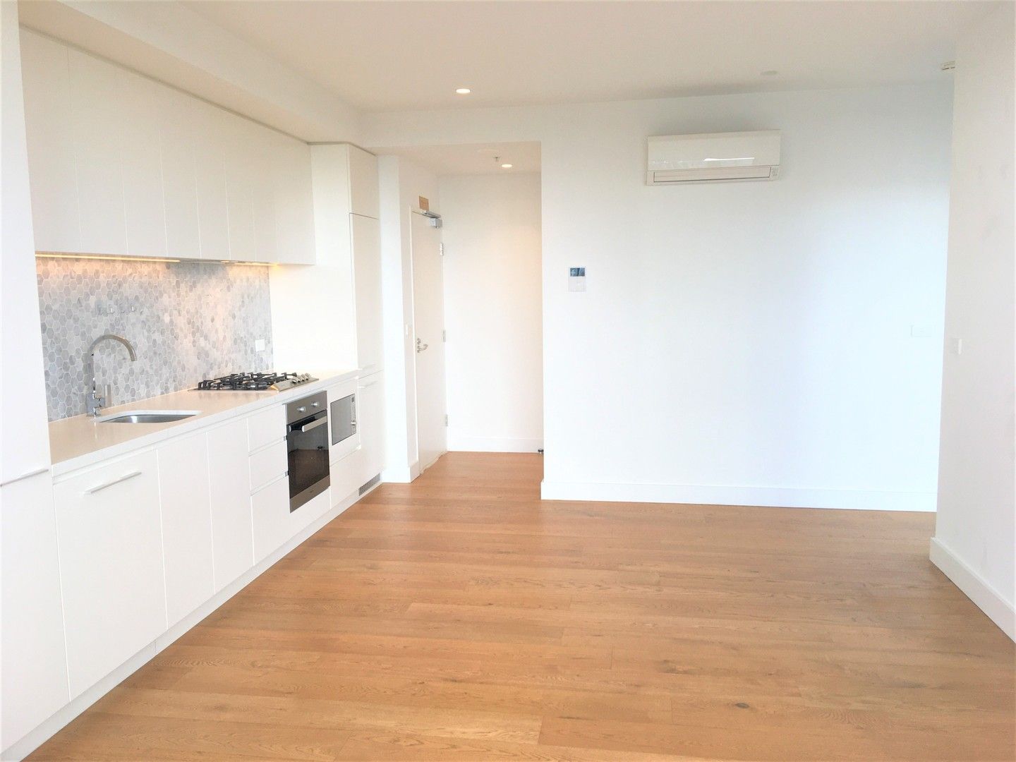 0812/850 Whitehorse Rd, Box Hill VIC 3128 Apartment For Rent 550