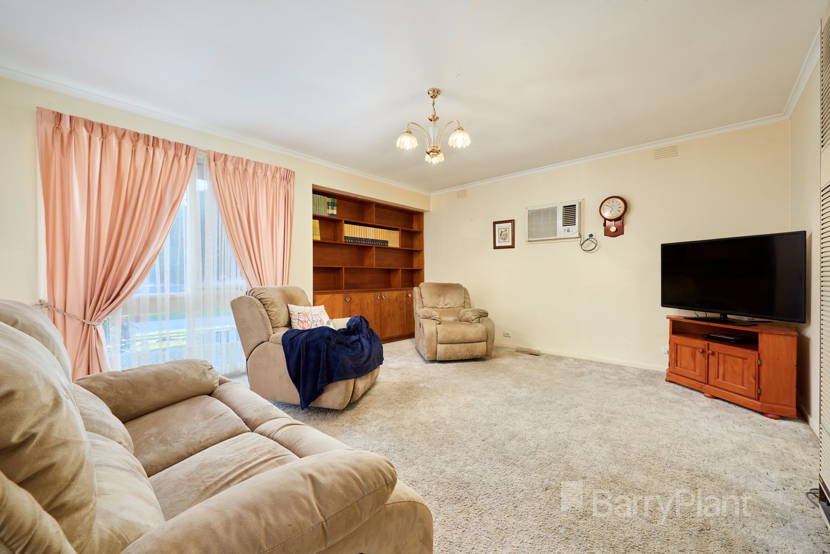 37 Woomera Avenue, Keysborough VIC 3173, Image 2