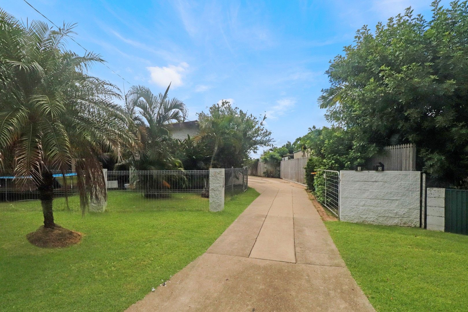 4 bedrooms Duplex in 9 Chantilly Court RASMUSSEN QLD, 4815