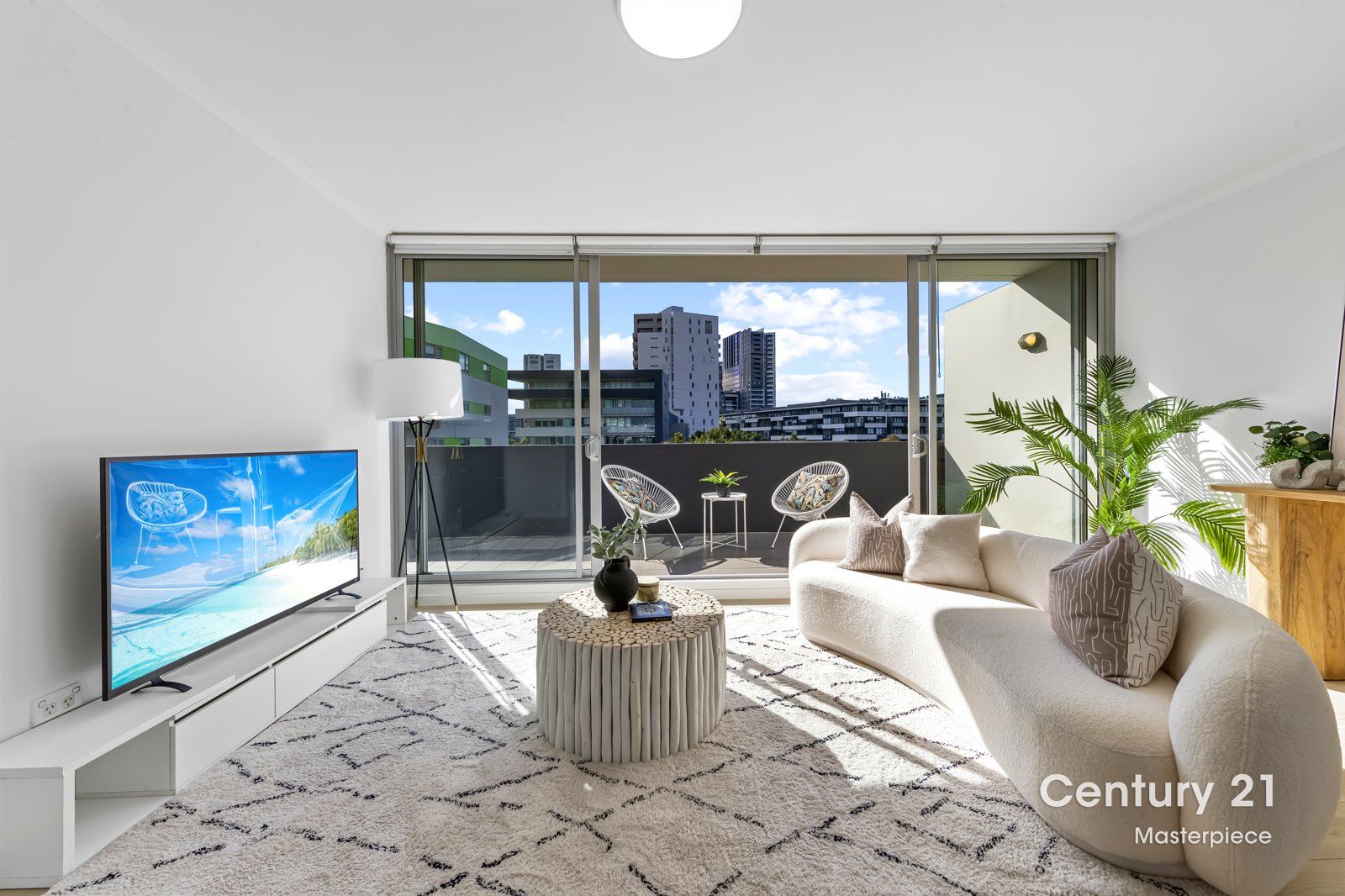 2 bedrooms Apartment / Unit / Flat in 15/4 Hutchinson Walk ZETLAND NSW, 2017