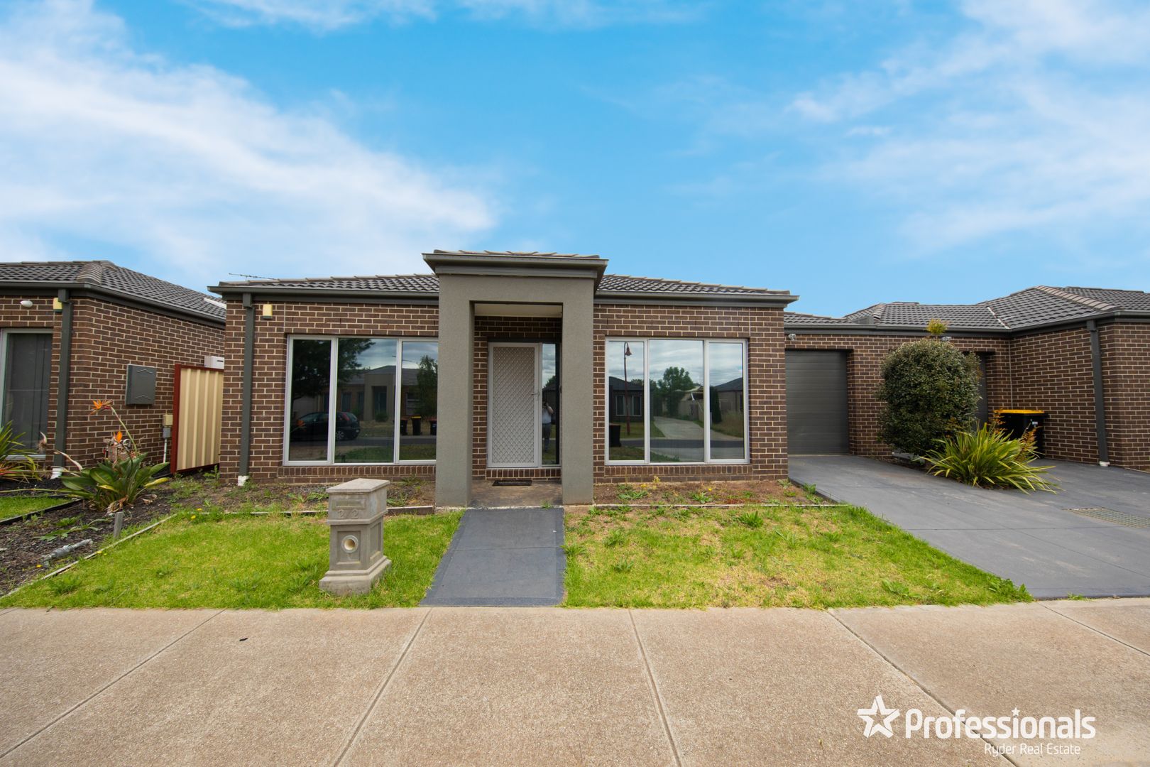 2/2 Fishburn Grove, Melton West VIC 3337 House For Rent Domain