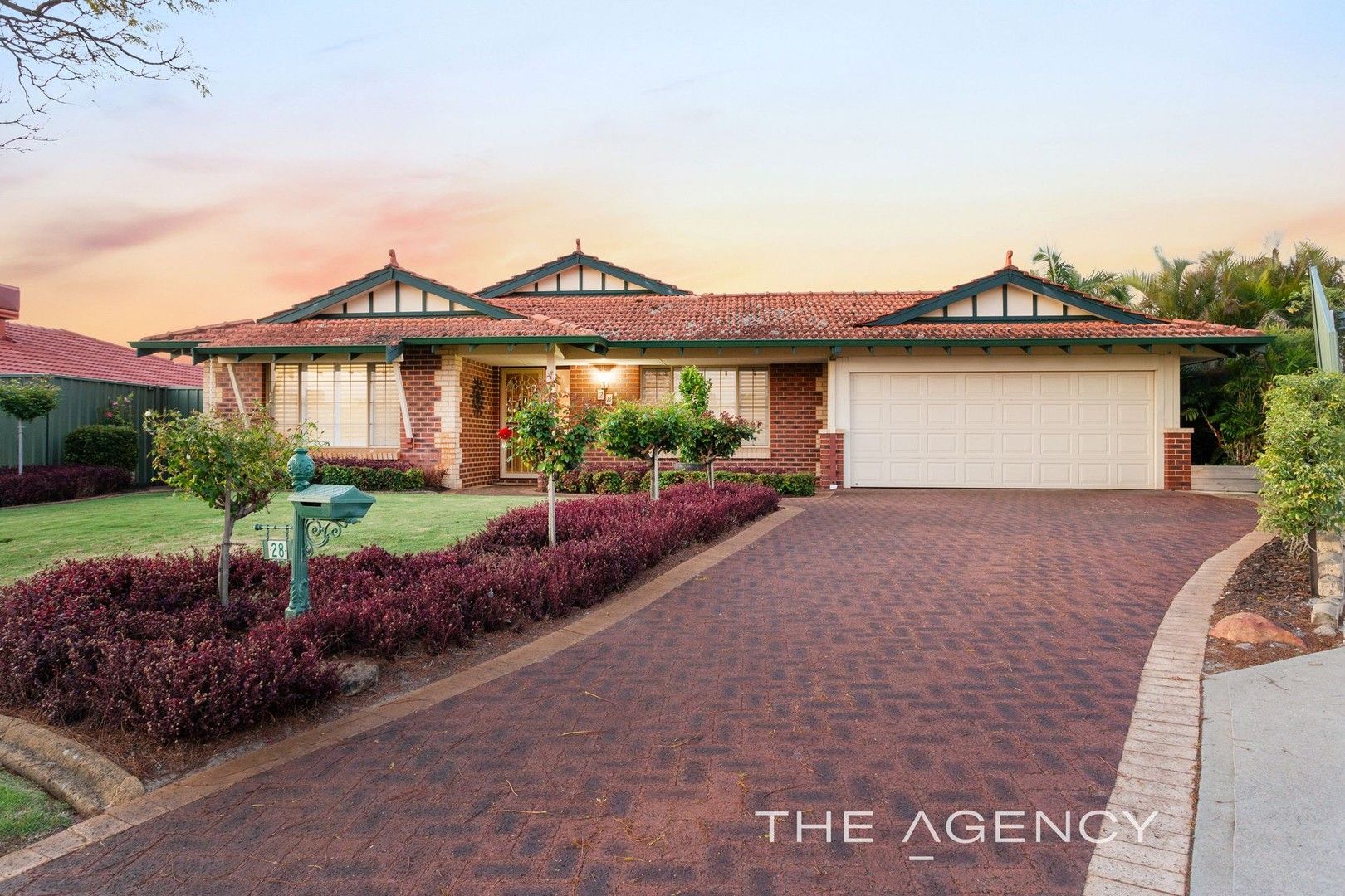 4 bedrooms House in 28 Ambergate Close CANNING VALE WA, 6155