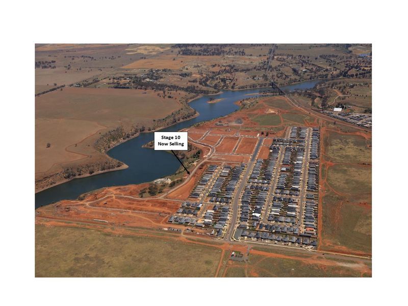 Lot 1017, 76 Marriott Boulevard (Toolern Waters Estate), Melton South VIC 3338, Image 2