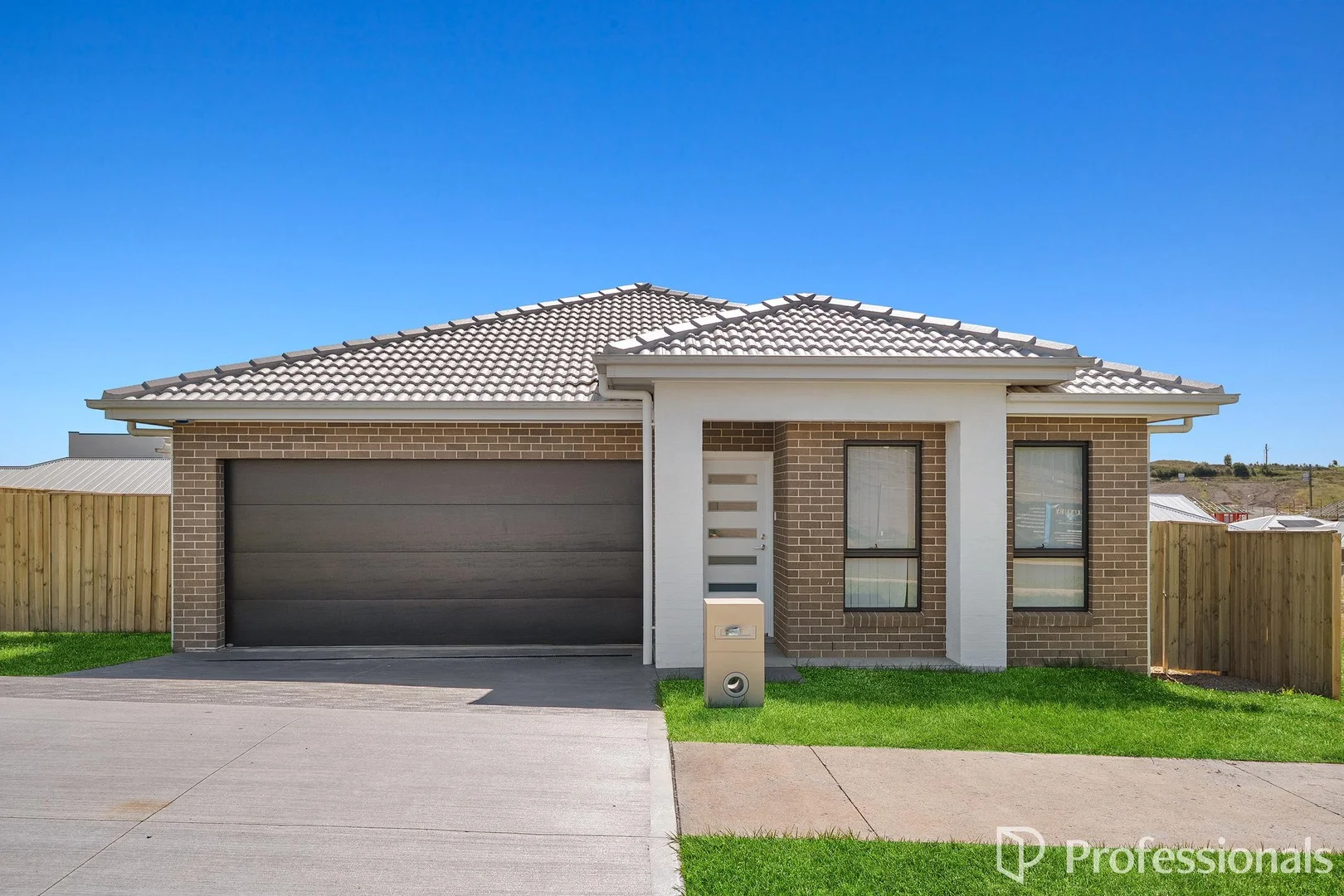 57 Biscay Circuit, Menangle Park NSW 2563