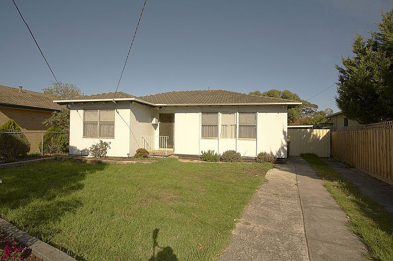 3 bedrooms House in 16 Evans Crescent LAVERTON VIC, 3028