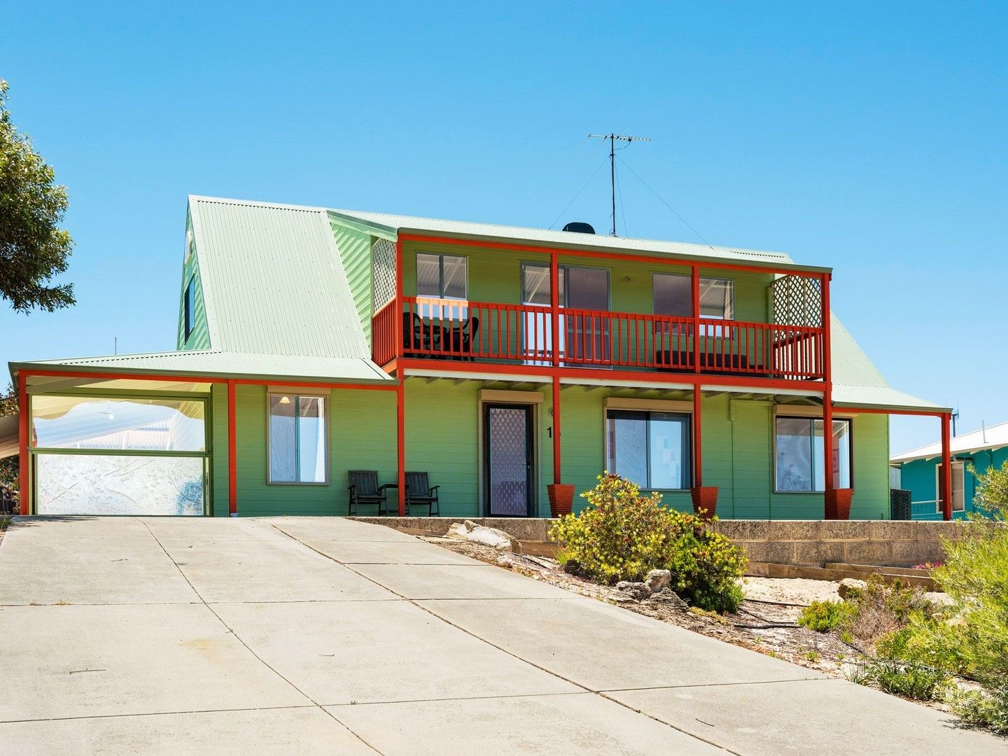 6 bedrooms House in 15 Hudson Street SEABIRD WA, 6042