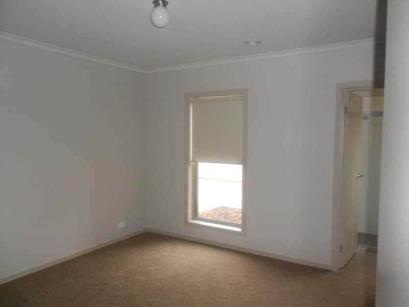 1/714 Gregory Street, Soldiers Hill VIC 3350, Image 2