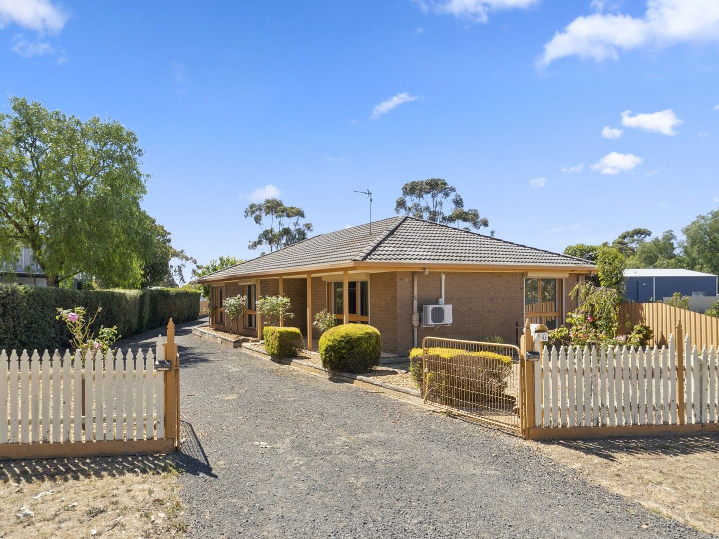 3 bedrooms House in 34 Yarima Road CRESSY VIC, 3322
