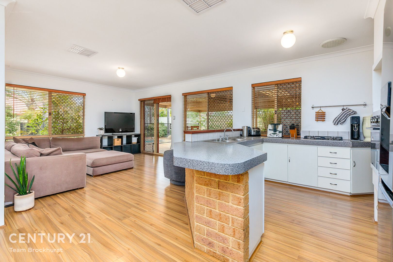 11 Bronzewing Street, Huntingdale WA 6110, Image 2