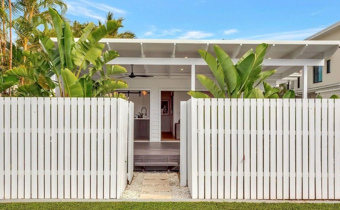 4 bedrooms House in 10 Lemana Lane BURLEIGH HEADS QLD, 4220