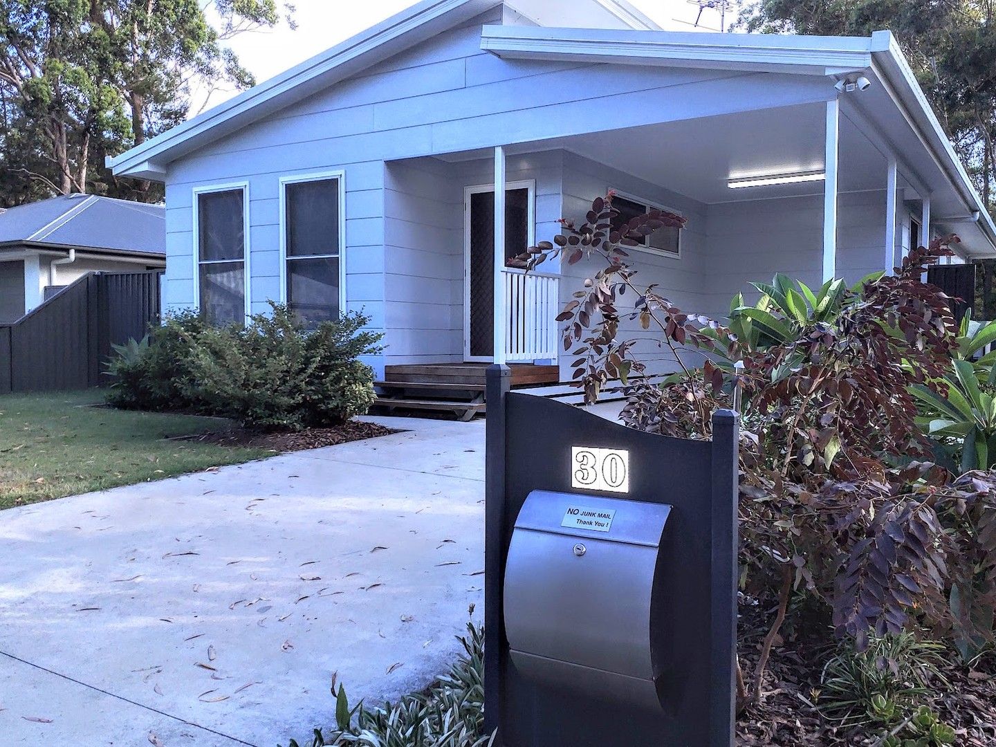 2 bedrooms House in 30 ROSSI AVENUE RUSSELL ISLAND QLD, 4184