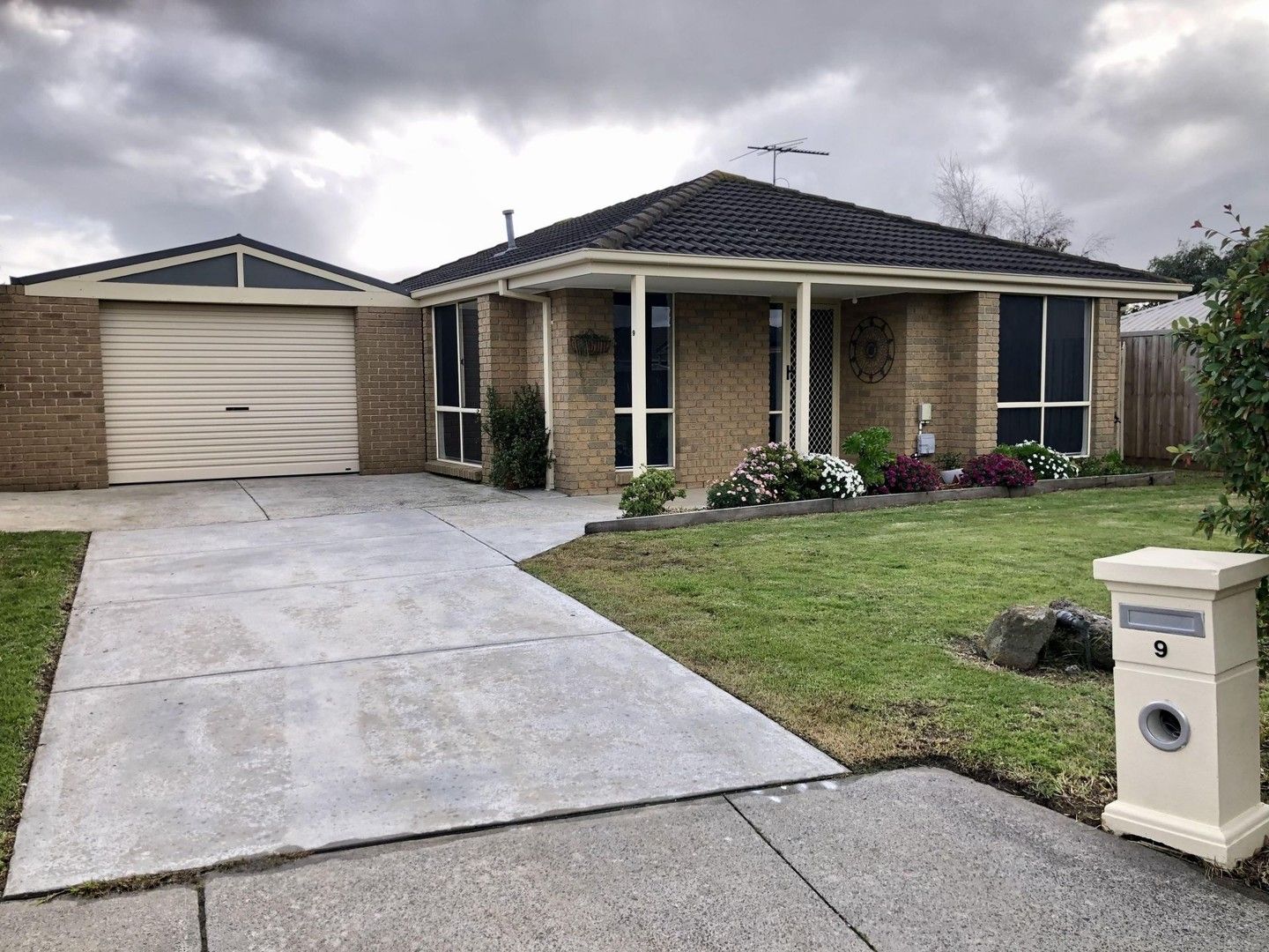 3 bedrooms House in 9 Reginald Court CRANBOURNE WEST VIC, 3977