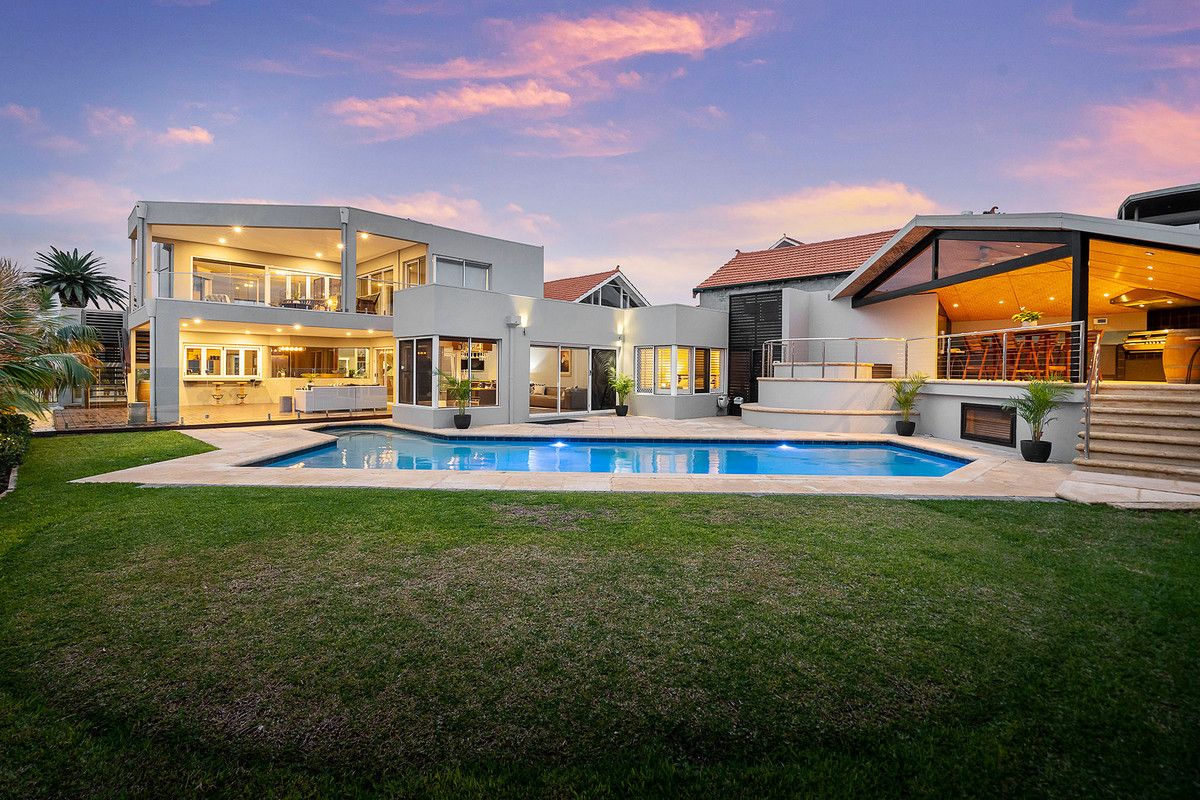 5 bedrooms House in 1 A Woodhouse Road EAST FREMANTLE WA, 6158