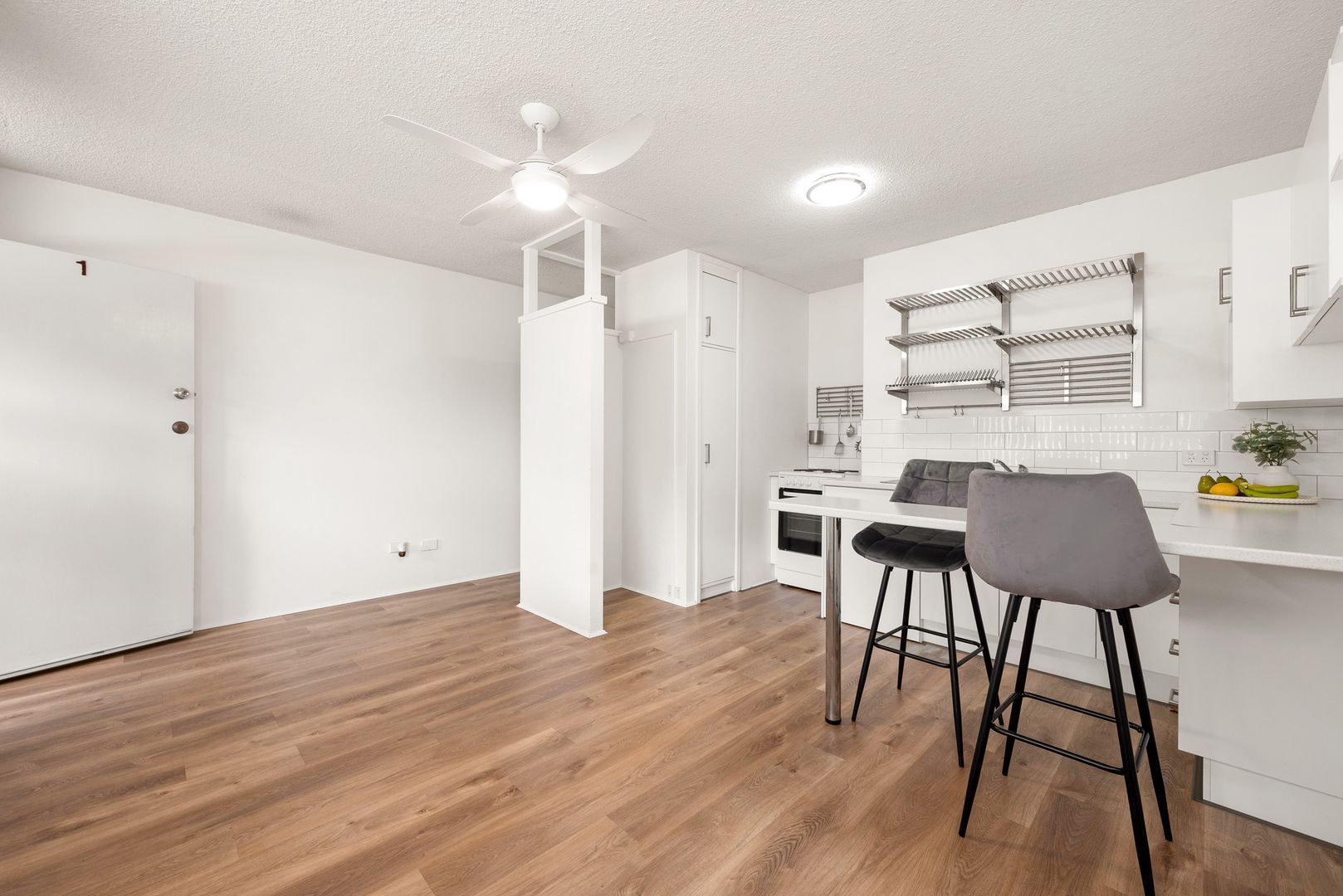 1 bedrooms Apartment / Unit / Flat in 1/9 Main Avenue COORPAROO QLD, 4151