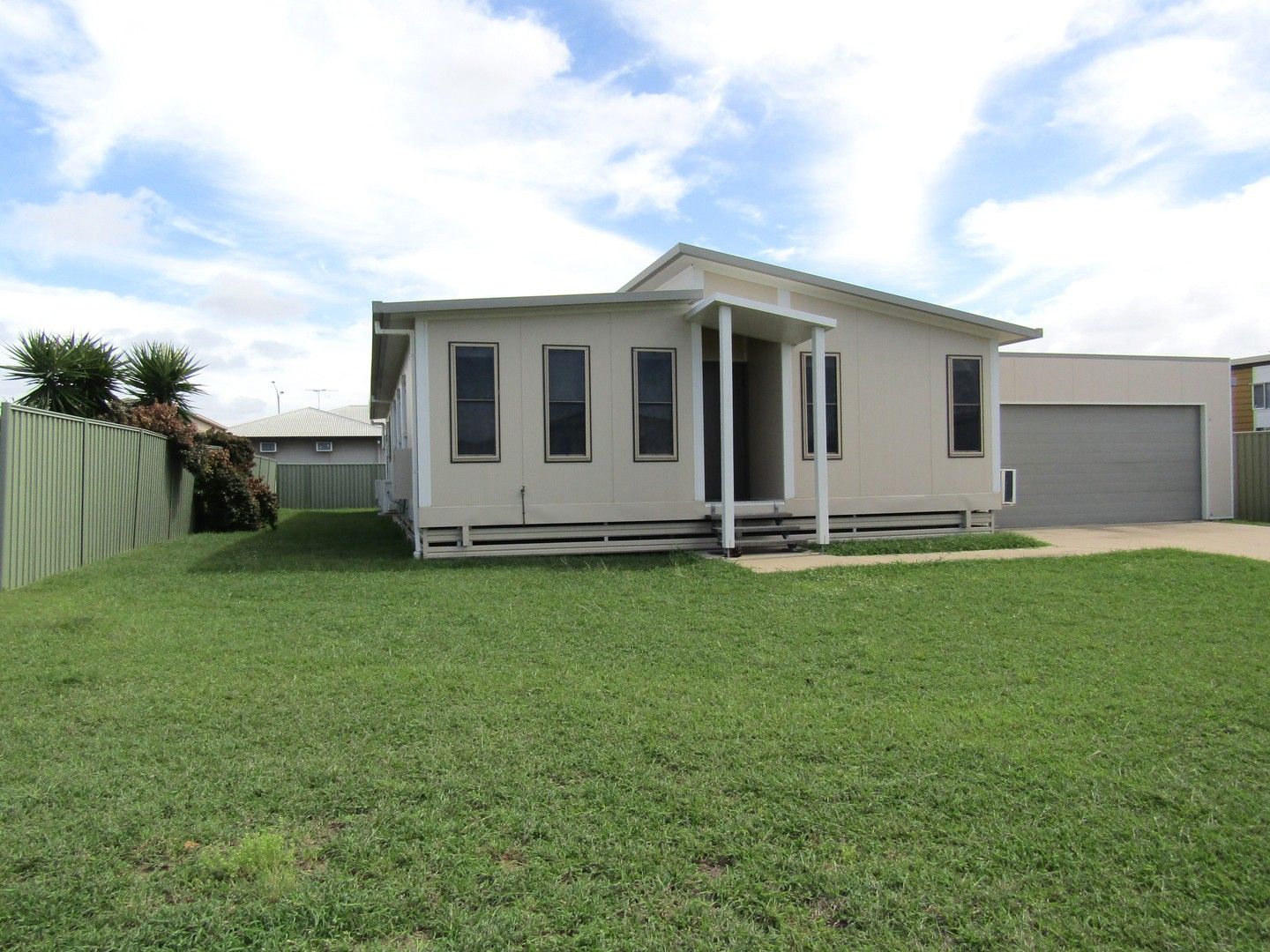 5 bedrooms House in 3 Cardinal Court BLACKWATER QLD, 4717