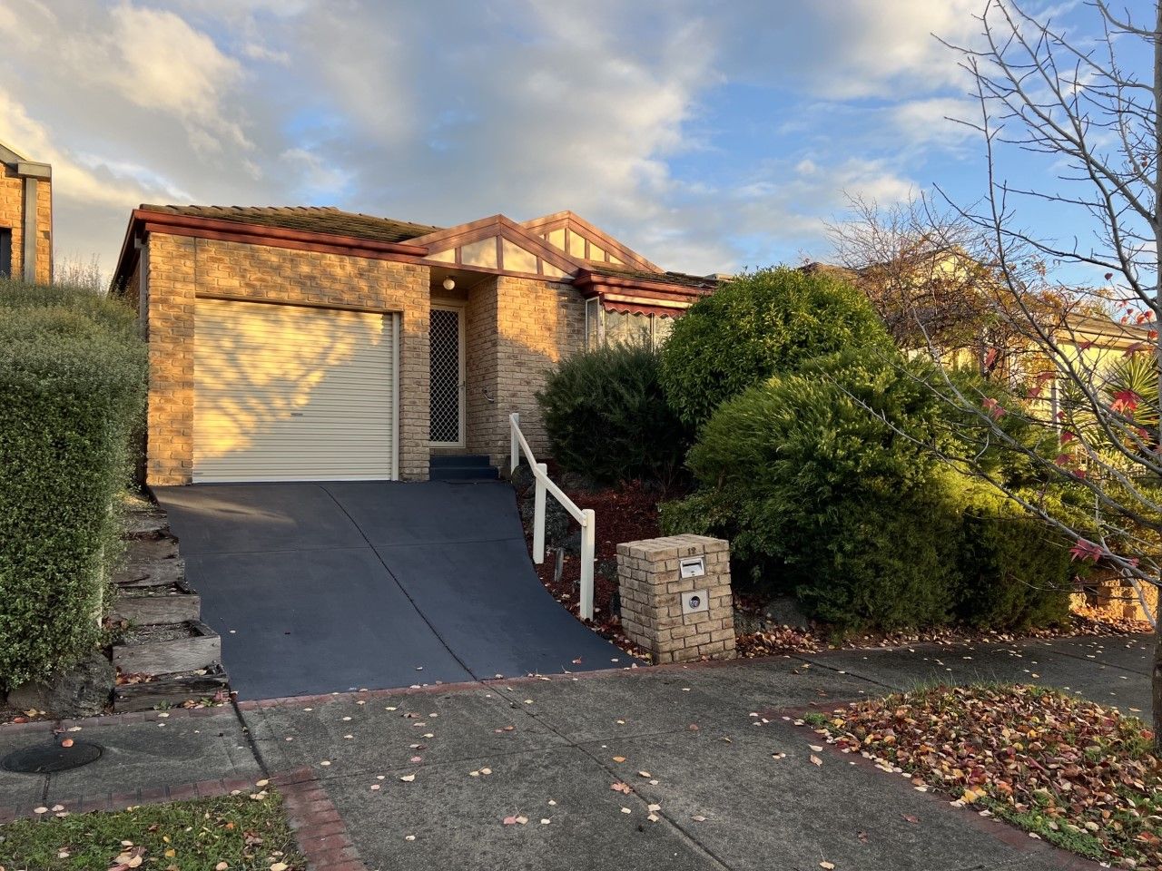 3 bedrooms House in 12 Buvelot Court CHIRNSIDE PARK VIC, 3116